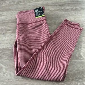 Gapfit eclipse pink stripe highrise 7/8 length leggings